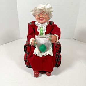 MRS Santa Claus sitting couch animated knitting VTG Video